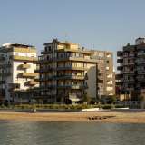 E infine eccolo il nuovo waterfront, che ci accoglie con la sua spiaggia allargata e soprattutto non pi� frammentata da scogli e opere in cemento